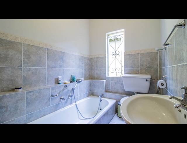 6 BEDROOM FREEHOLD FOR SALE IN PARKTOWN